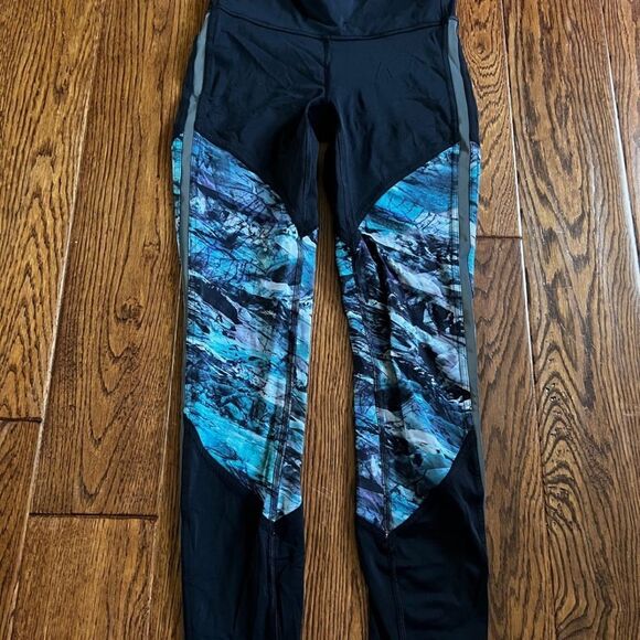 Lululemon Run to Reset Tight 25" Black / Frozen Island Multi - Picture 1 of 3